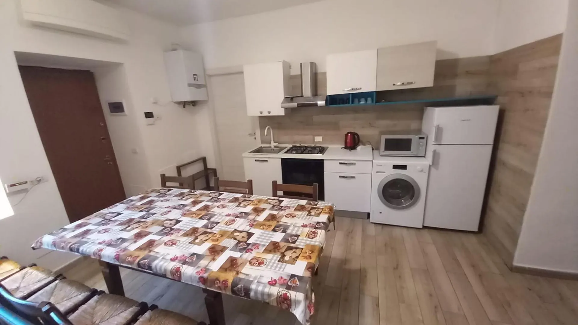 3 Rooms Station Central Free Parking Milano Italia